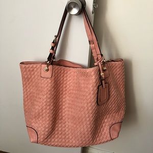 ⭐️Peachy Handbag!⭐️